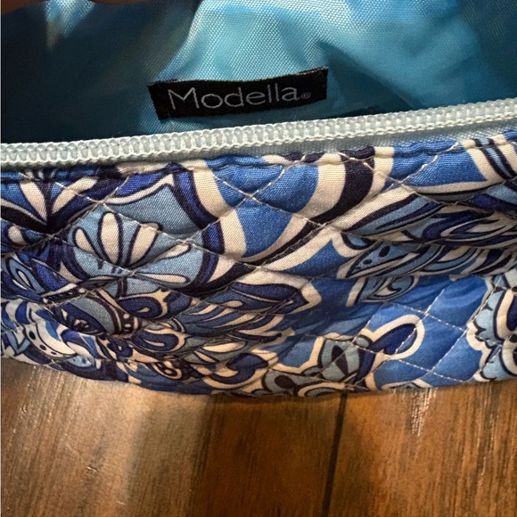 Modella Quilted Zippered Mini Bag/Clutch - Practically Brand New - Picture 2 of 6